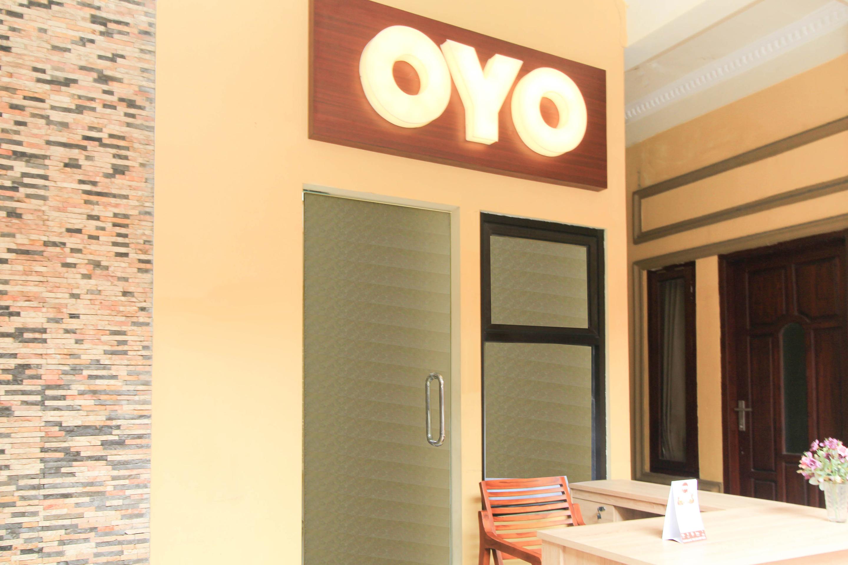 Oyo 179 68 Residence Surabaya Exterior photo